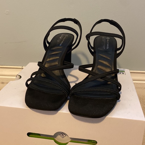 Black Strapped Heels - Picture 4 of 4